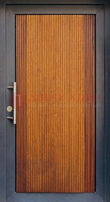 Коричневая входная дверь c МДФ панелью ЧД-03 в частный дом в Костроме