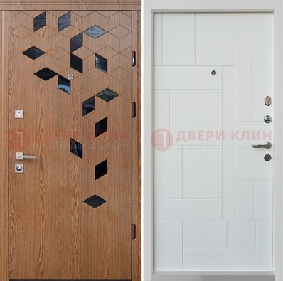 Коричневая металлическая дверь МДФ внутри белого цвета ДМ-256 в Костроме