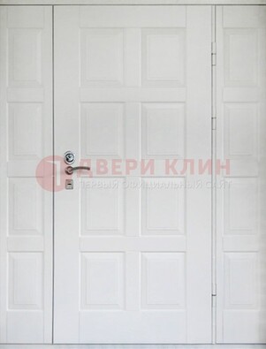 Белая входная дверь для коттеджа с МДФ ДМ-536 в Костроме