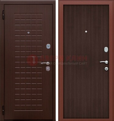 Коричневая металлическая дверь с МДФ ДМ-78 в квартиру в Казани
