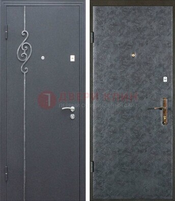 Серая стальная дверь с порошковым окрасом и ковкой ДП-109 в Костроме