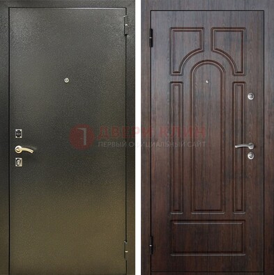 Железная темно-серая дверь с порошковым напылением и МДФ Тисненый орех ДП-275 в Костроме