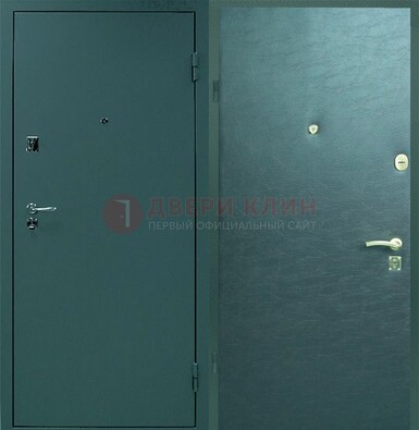 Зеленая стальная дверь с порошковым покрытием ДП-93 в Костроме