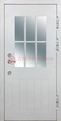 Белая уличная дверь со стеклом ДС-30 в Костроме