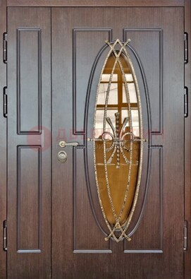 Полуторная металлическая дверь со стеклом и ковкой ДСК-108 в Костроме