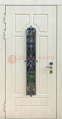 Светлая стальная дверь со стеклом и ковкой ДСК-118 в Костроме