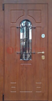Темная железная дверь со стеклом и ковкой в коричневом цвете ДСК-154 в Костроме
