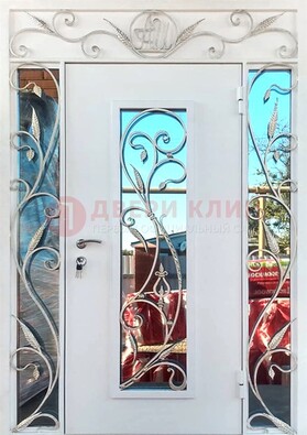 Белая входная дверь порошок со стеклом и ковкой ДСК-165 в Костроме