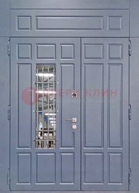 Серая двухстворчатая дверь Винорит со стеклом и ковкой ДСК-234 RAL 7024 в Костроме