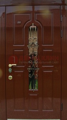 Красивая металлическая дверь со стеклом и ковкой ДСК-33 в Костроме