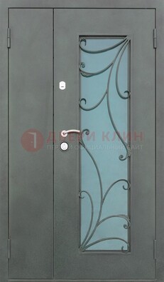 Двухстворчатая железная дверь со стеклом и ковкой ДСК-40 в Костроме