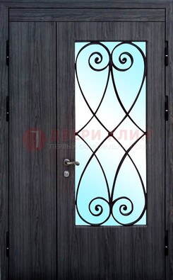 Стальная дверь со стеклом и ковкой ДСК-69 в деревянный дом в Костроме