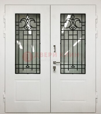 Белая двухстворчатая уличная дверь Винорит со стеклом ДСТ-4 в Костроме