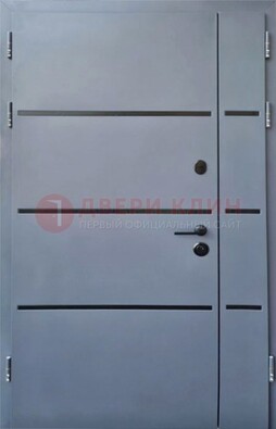 Серая металлическая тамбурная дверь с молдингами ДТМ-42 в Краснознаменске