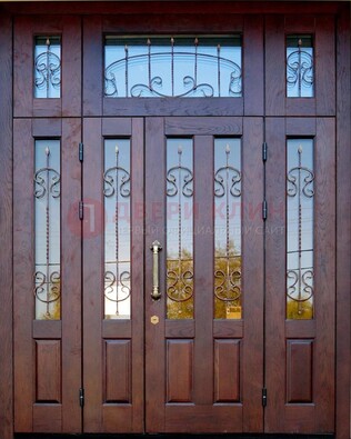 Коричневая парадная дверь с виноритом и ковкой ДВТ-168 в Костроме