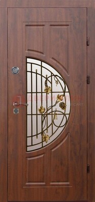 Стальная коричневая дверь с виноритом и ковкой ДВТ-82 в Костроме