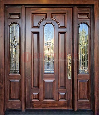 Железная классическая дверь с массивом дуба и витражом ВЖ-18 в Костроме